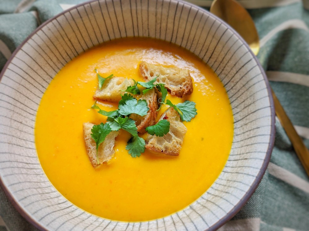 Hokkaidosuppe med æble og kokosmælk