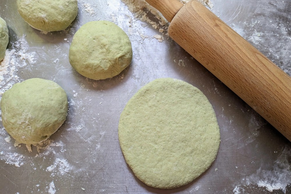 Dej til spinatpitabrød